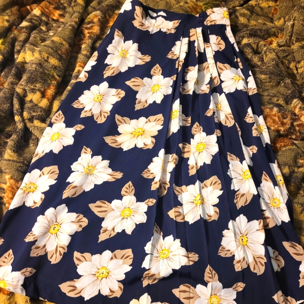 Wrap skirt with pockets